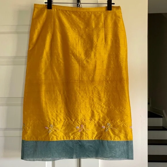 SALE! NWOT Wilson Stokoe Slub Silk Knee Length Skirt ~ Size 10 (US) - Picture 1 of 9